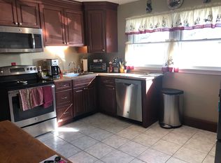 100 Willowood Dr, Wantagh, NY 11793