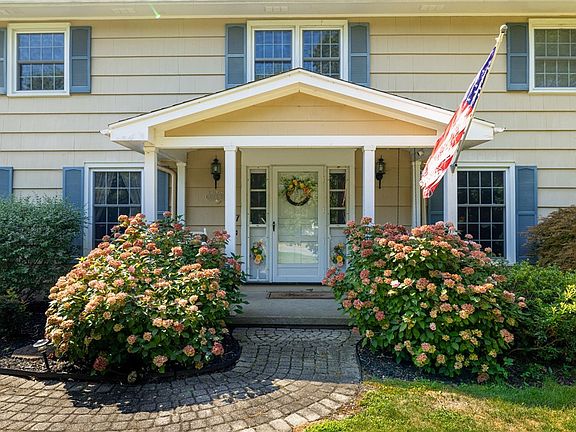 3rd image of 47 Hillrise Dr