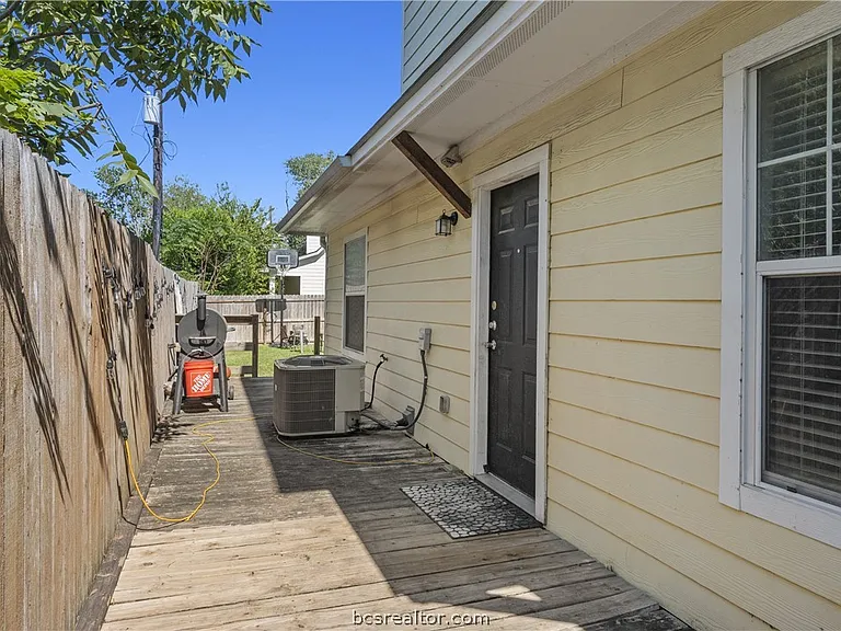 114 Lynn Dr — Photo 22