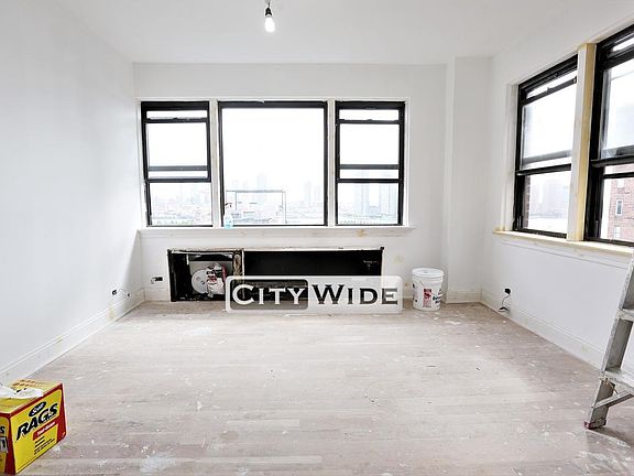 2nd image of 20 Beekman Pl APT 10D