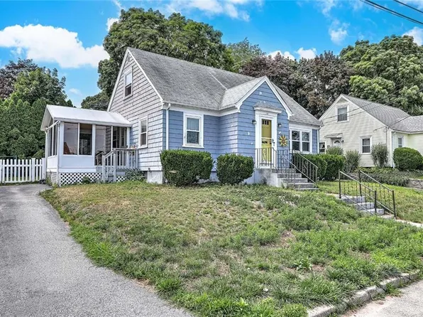 141 Cornell St, Cranston, RI 02920