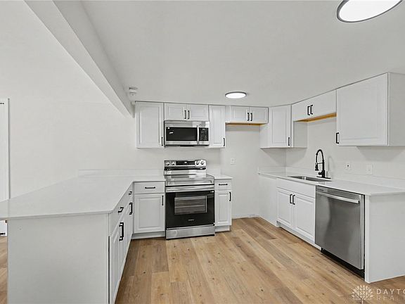 3rd image of 3719 Kemp Rd