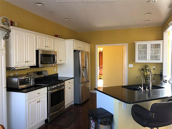 3rd image of 305 Cambridge Point