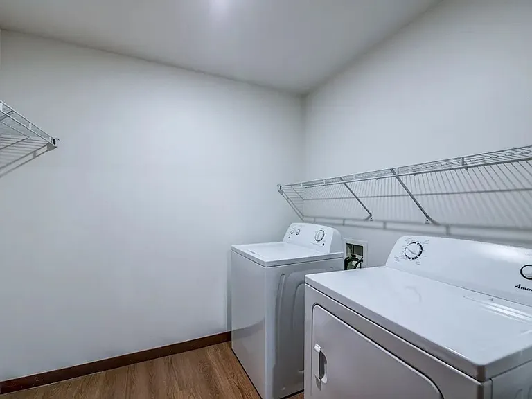 Mayhew Apartments — Photo 14
