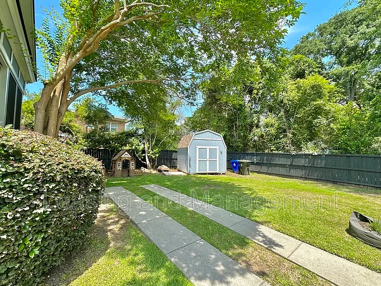 76 Alberta Ave — Photo 26