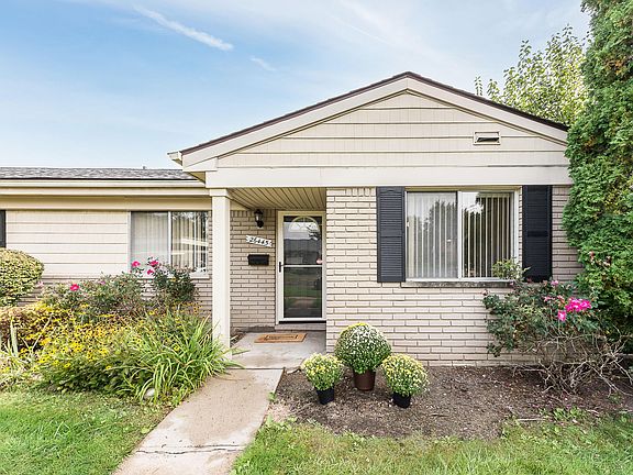 4th image of 26445 Franklin Pointe Dr