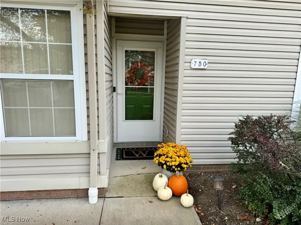 750 Tollis Pkwy, Broadview Heights, OH 44147