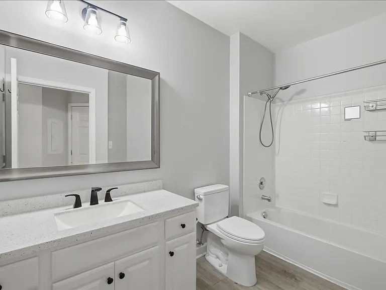 21228 McFadden Sq #314 — Photo 8