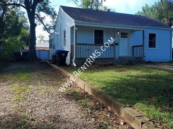 117 SW Hillside Dr