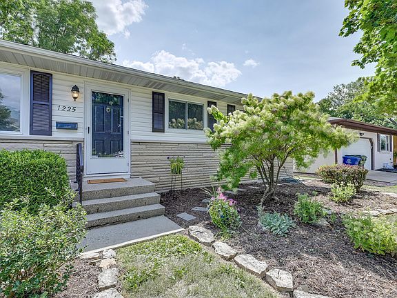 3rd image of 1225 Ironwood Dr
