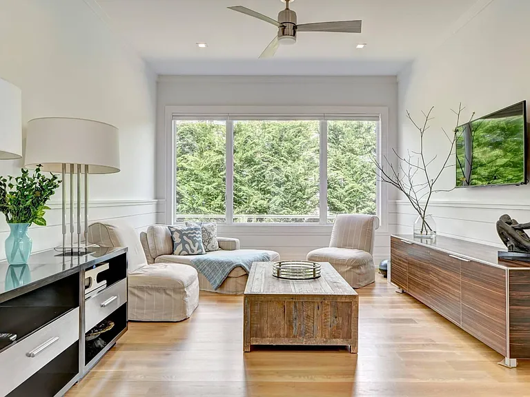 82 Harbor Dr — Photo 24