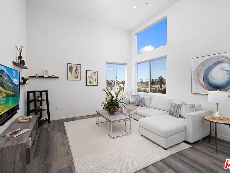 1055 S Serrano Ave #505 — Photo 10