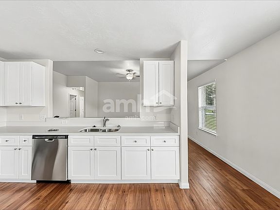 4th image of 3934 Hawthorn Glen Ct