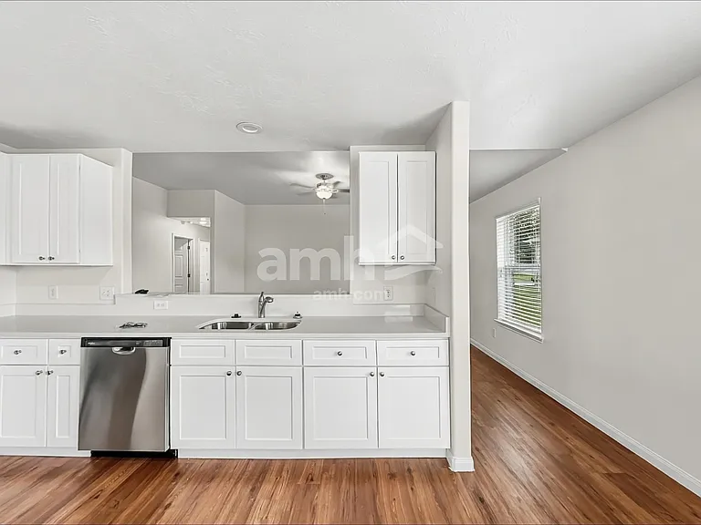 3934 Hawthorn Glen Ct — Photo 4