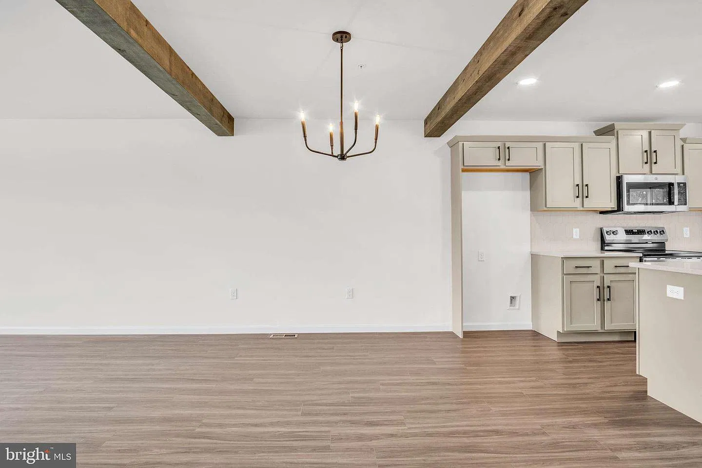 312 Flora Boulevard - 1 — Photo 4