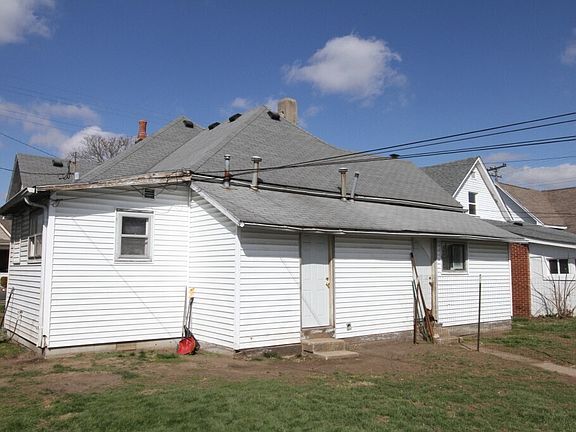 4th image of 211 W Locust St
