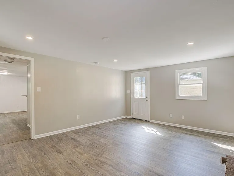 907 Green Meadow Dr — Photo 13
