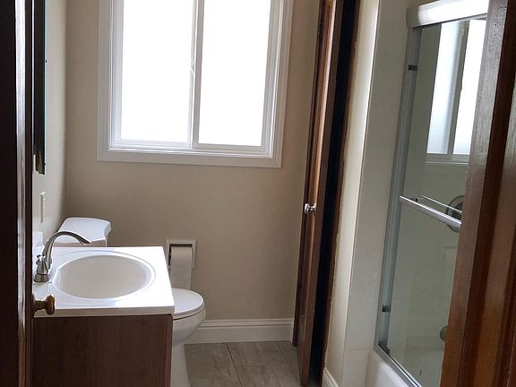 5th image of 18 Lester Ave #18