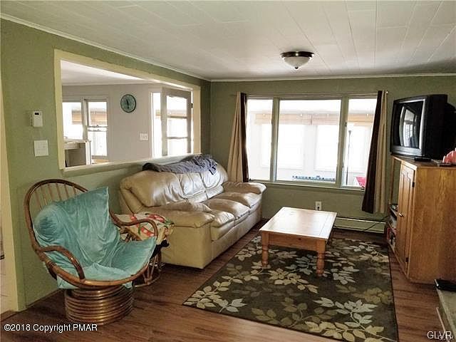2nd image of 262 Lake Rd
