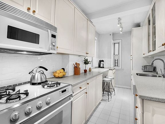 4th image of 163 E 81st St Unit 9CD