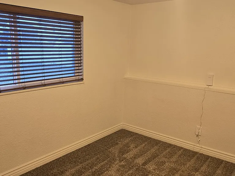 593 E Pali St — Photo 5
