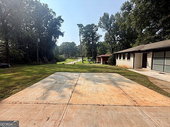 2nd image of 3490 Primrose Pl