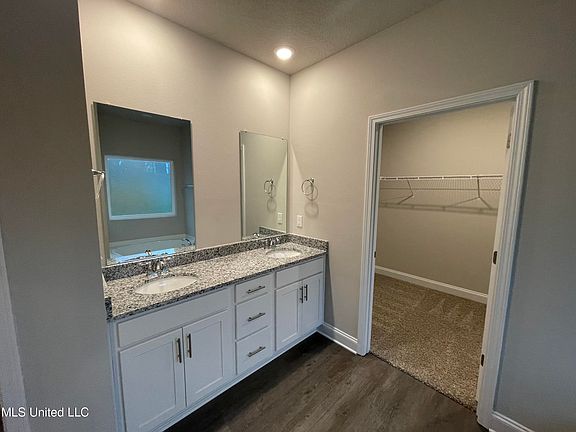 3rd image of 12285 Savanna Cir