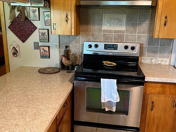 5th image of 10 Linda Ln