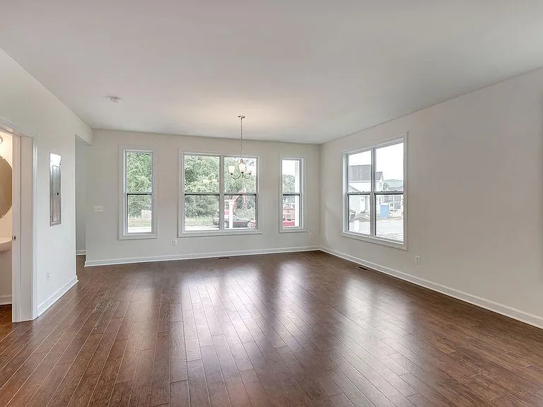 958 Belvedere Blvd — Photo 3