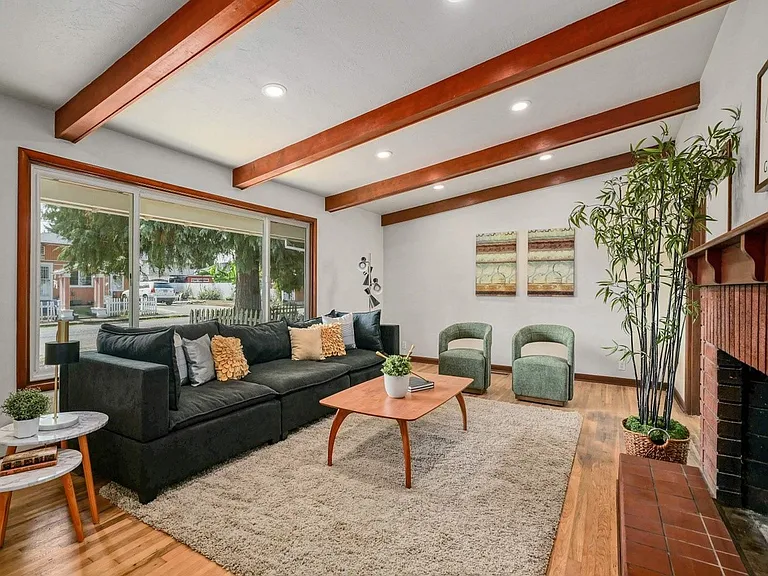 2955 Wedgewood Ct NE — Photo 5