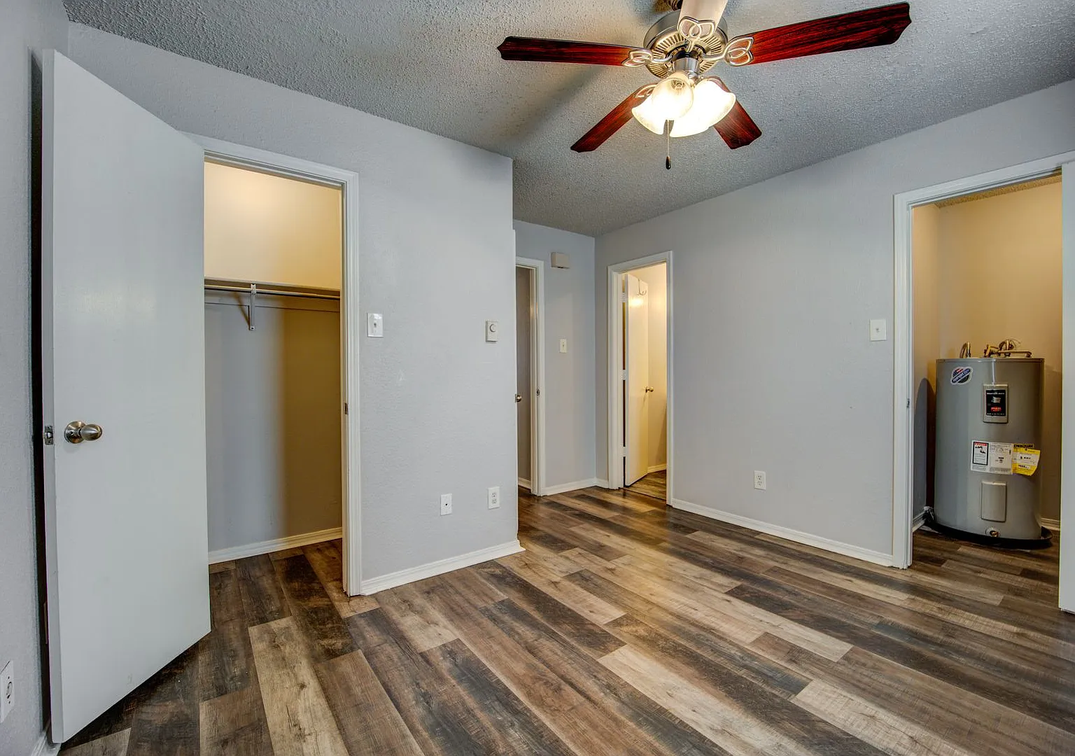 The Oak: 1 & 2 Bedroom Apartments — Photo 2