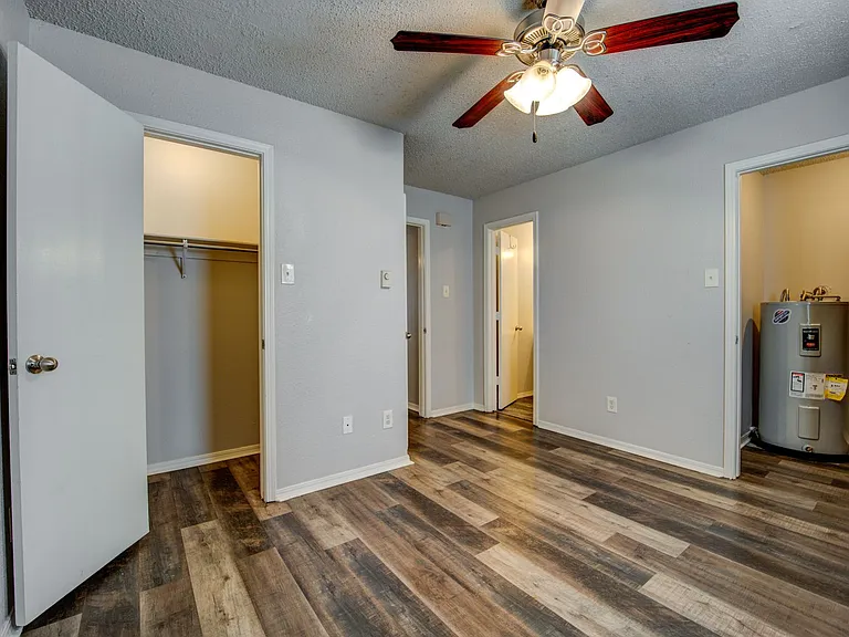 The Oak: 1 & 2 Bedroom Apartments — Photo 5