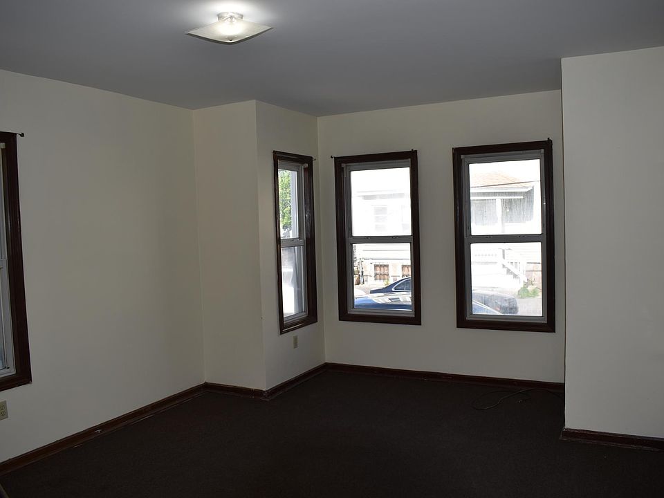 2nd image of 11 Ashley St Floor 1