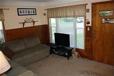3rd image of 5746 S Park Blvd