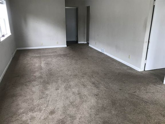 3rd image of 610 W 6th St