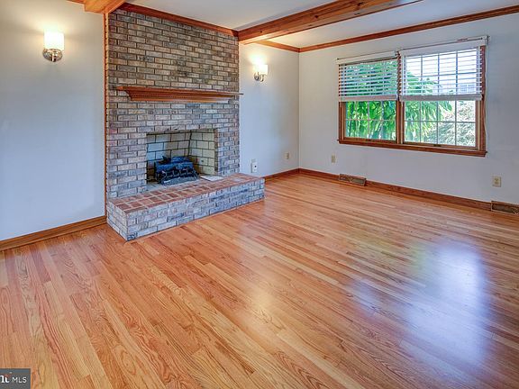 4th image of 10 McMahon Dr