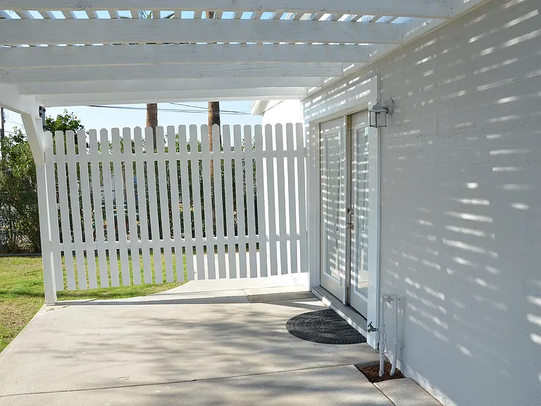 1025 E Indianola Ave — Photo 41