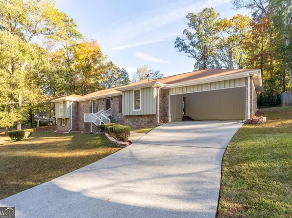 742 Mountainbrooke Cir, Stone Mountain, GA 30087