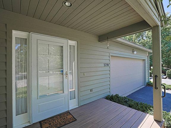 3rd image of 2218 Sweetbriar Ln