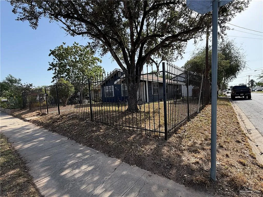 3 bed, 2.0 bath, 1044 sqft, $1,350 — Photo 3