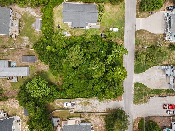 5th image of 303 Hancock Drive