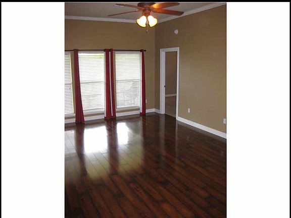 3rd image of 593 Whitefield Ln