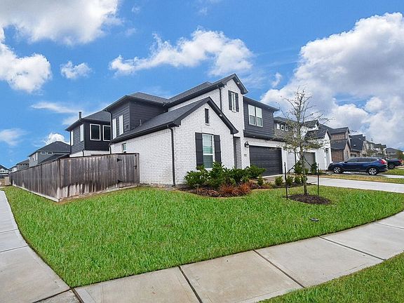 2nd image of 9242 Dearborn Knoll Dr
