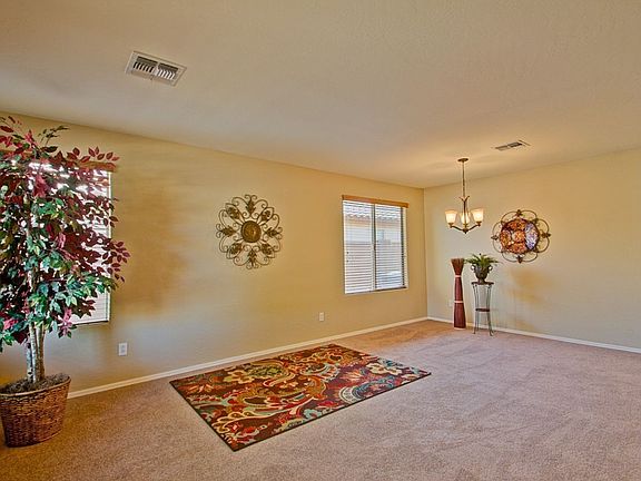 2nd image of 709 W Jersey Way