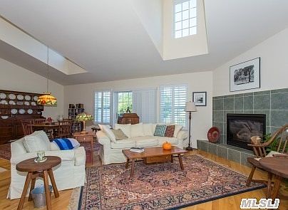 4th image of 57 Rolling Meadow Ln