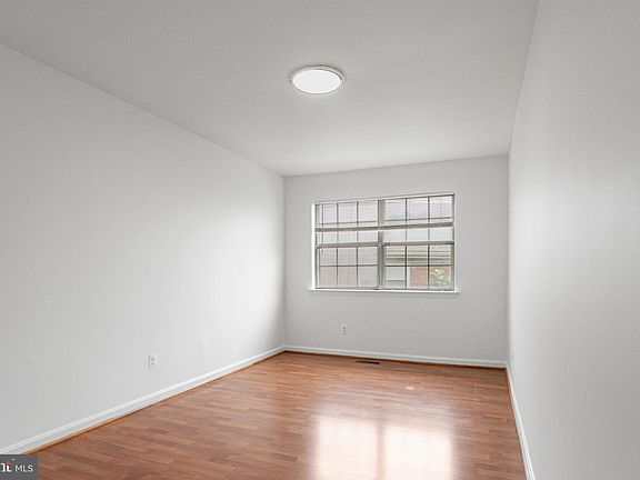 5th image of 9562 Hagel Cir