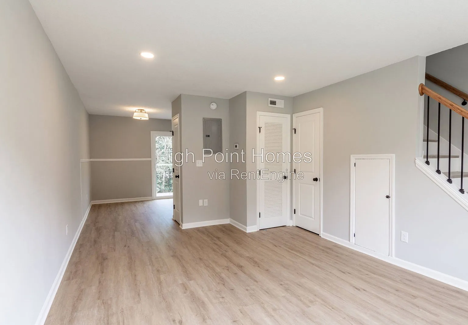 400 Gallery Ln — Photo 4