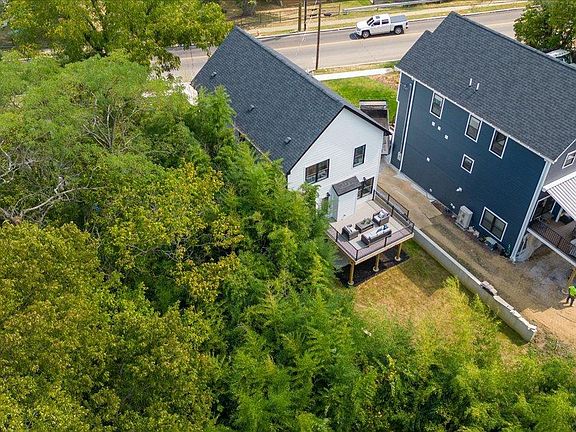3rd image of 3925 Paxton Ave