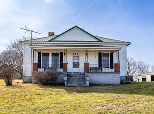 764 Hart Rd, Dandridge, TN 37725