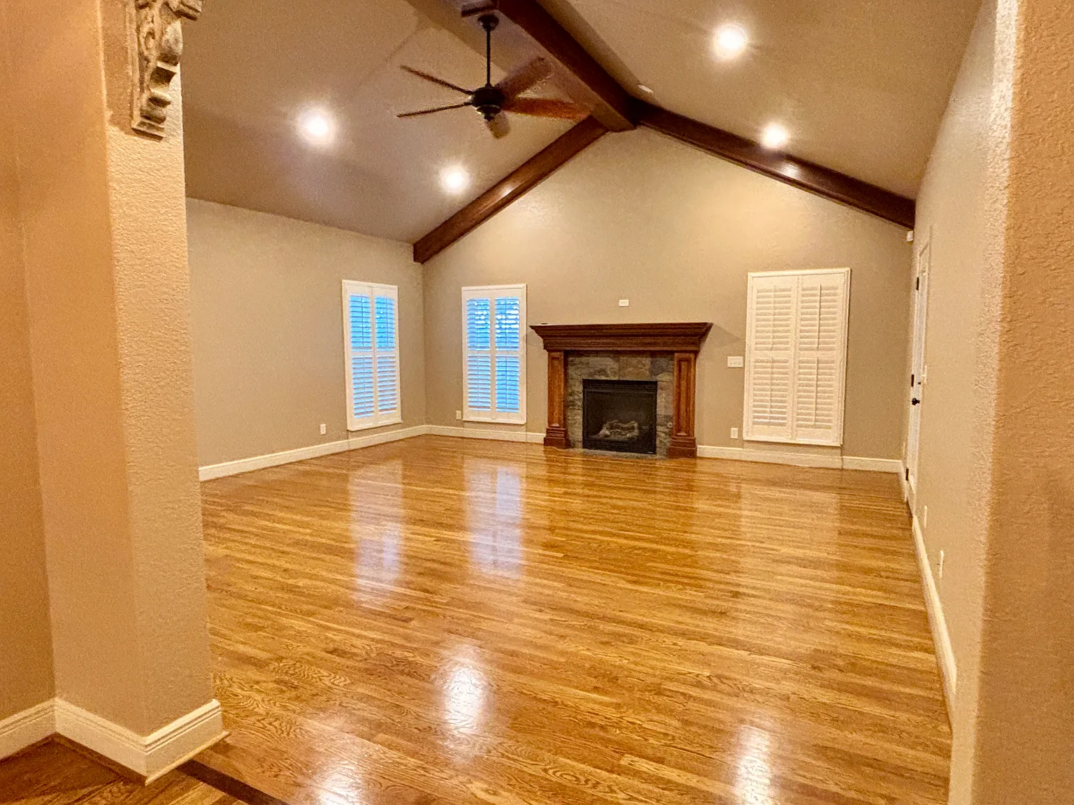 3 bed, 1980 sqft, $3,300 — Photo 4